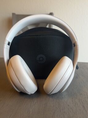 Beats Studio Pro Wireless Headphones in Sandstone